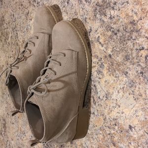 Women's lace up shoes